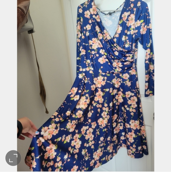 Floral Longsleeve Dress - Picture 2 of 5